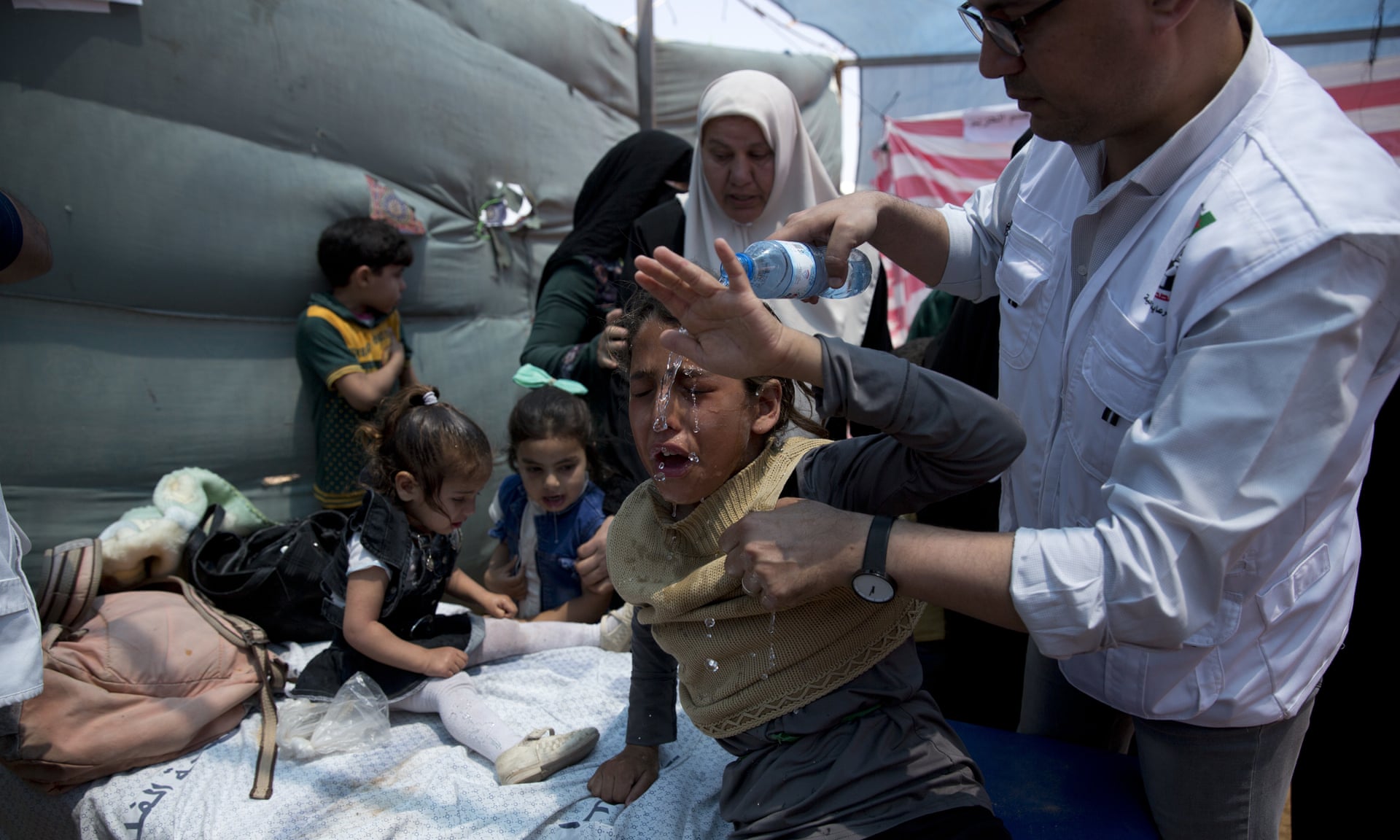 palestinian-children-tear-gas